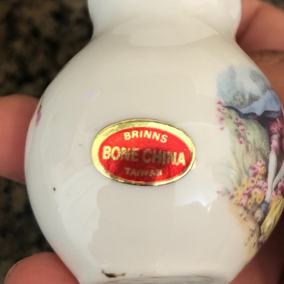Brinns Bone china Taiwan tiny Jar and bowl - Picture 6 of 8